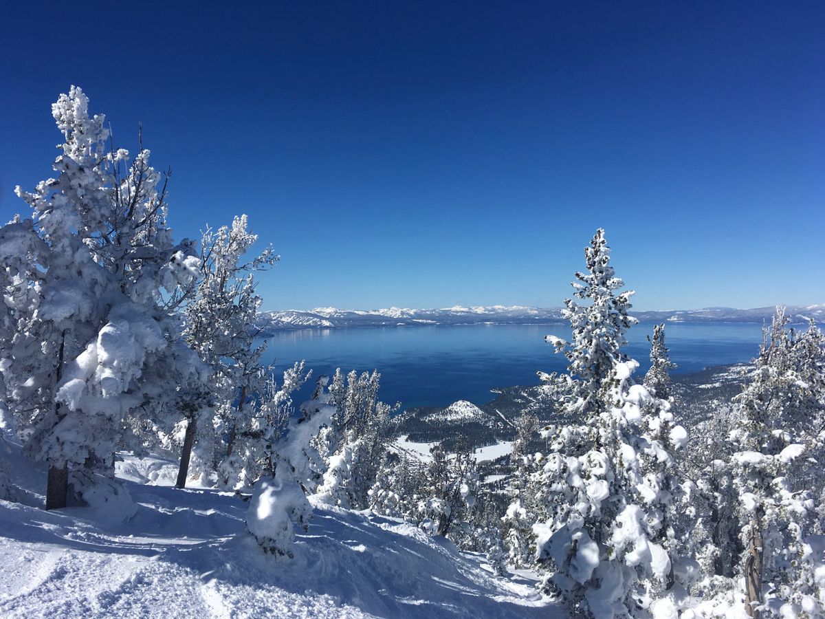 Jezioro Tahoe zimą (zdjęcie ilustracyjne) 
