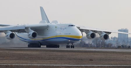 Start największego samolotu świata. Antonov AN-225 wzbija się w powietrze [WIDEO]