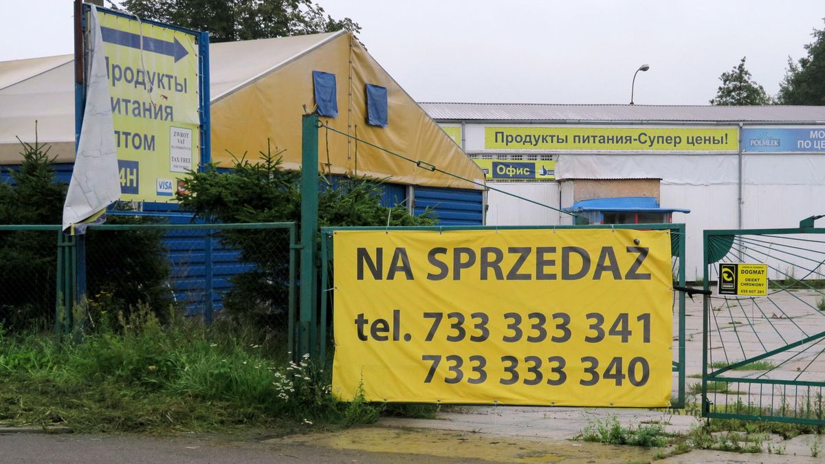 Wystawione na sprzedaż nieczynne sklepy i hurtownie nastawione na klientów z Rosji. w Braniewie. Zamknięcie małego ruchu granicznego z Rosją w 2016 r. dodatkowo pogorszyło sytuację gospodarczą w tym mieście.
