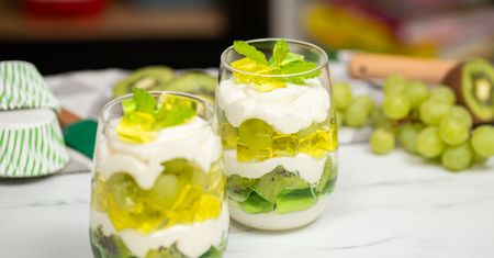 Zrób ten warstwowy deser na majówkę, a rodzina cię ozłoci. Po prostu palce lizać