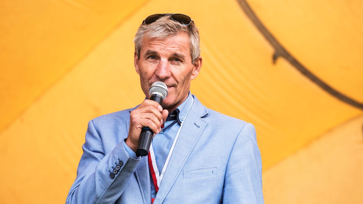 Prezes PZKol - Janusz Pożak - podczas mistrzostw Polski w kolarstwie szosowym w 2018 roku