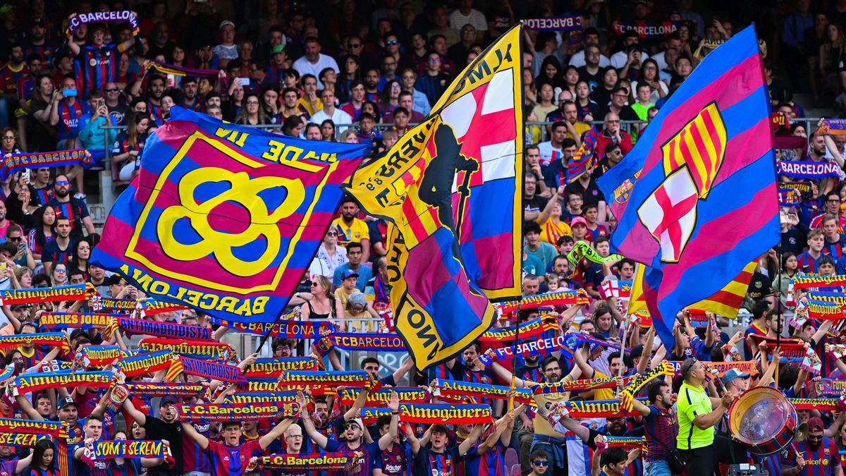 Zdjęcie okładkowe artykułu: Getty Images / David Ramos / Na zdjęciu: fani FC Barcelony