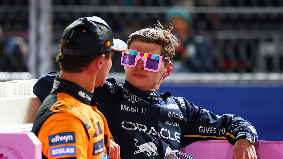 Materiały prasowe / Red Bull / Na zdjęciu: Max Verstappen w rozmowie z Lando Norrisem