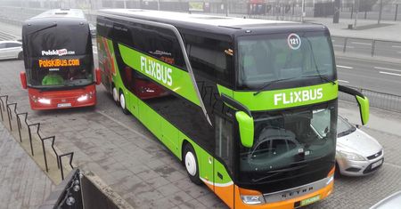 To już oficjalnie. Czerwone autokary PolskiegoBusa znikają z polskich ulic