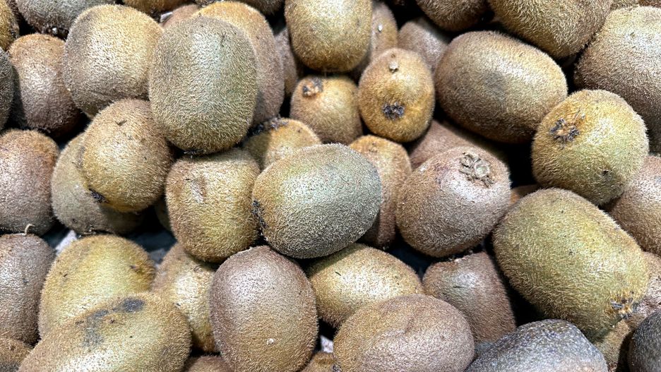 Nie jedz kiwi na pusty żołądek.