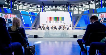 "Firma B. nie była współorganizatorem Kongresu 590". Umowę o współpracy z firmą Janusza J. podpisał podwykonawca