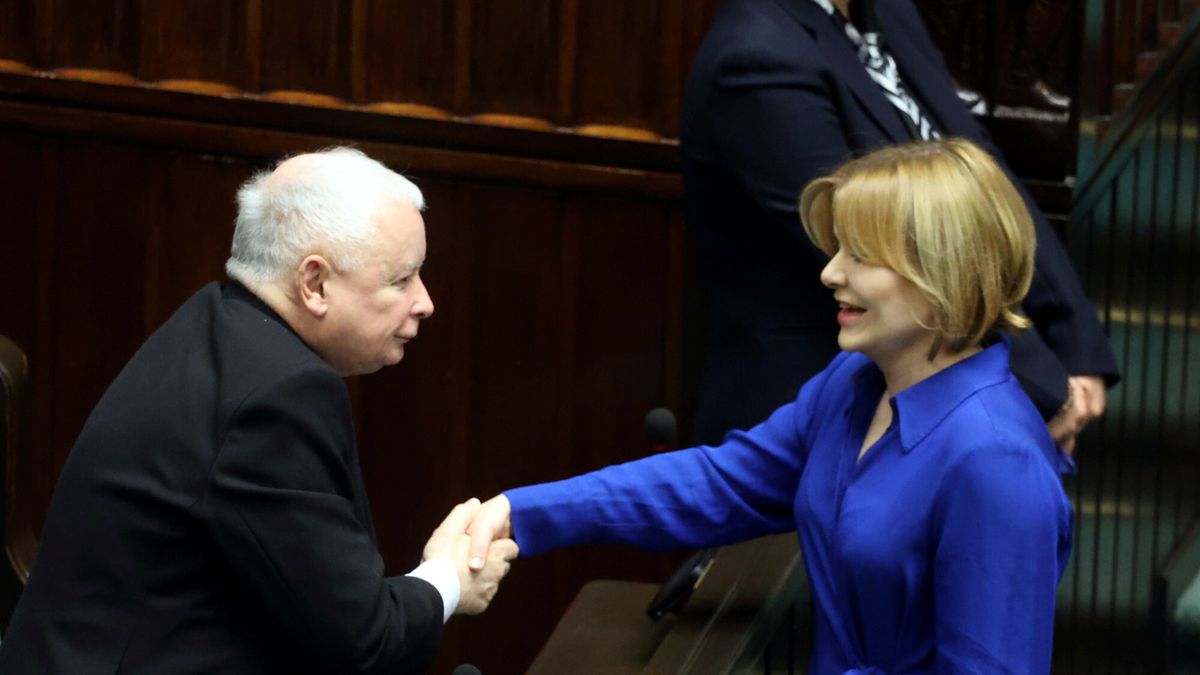 66. posiedzenie Sejmu IX kadencji
Fot. Piotr Molecki/East News,  Warszawa, 15.11.2022. 66. posiedzenie Sejmu IX kadencji.
N/z: Jaroslaw Kaczynski, Anna Krupka
Piotr Molecki