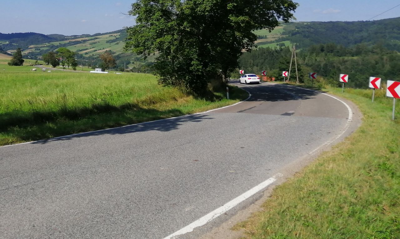 Tylko nieliczne samorządy dbają o drogi, jak należy