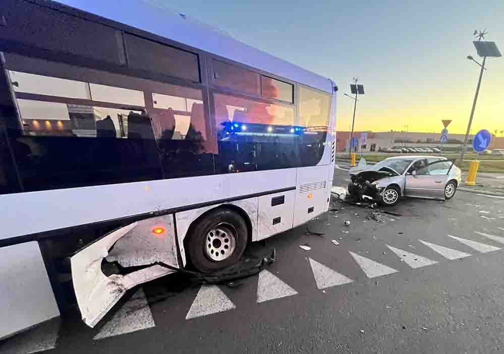 Żary: Zderzenie autobusu i Audi. Kierowca osobówki był pijany