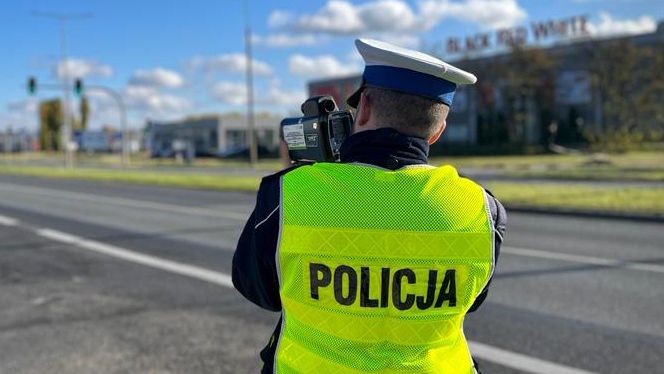 Policjant z "suszarką"