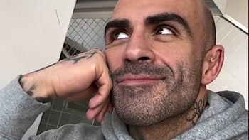 Akop Szostak jest zaręczony i pisze magisterkę o Tinderze. Duma nad kobietami