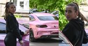 Marta Linkiewicz wdzięczy się do aparatu, pozując przy różowym mercedesie za ponad 160 tysięcy złotych (ZDJĘCIA)