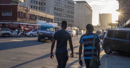 Turysta narzekał na Zimbabwe. Miał pecha, że obok stali policjanci