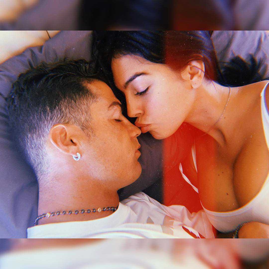 Georgina Rodriguez usypia Cristiano Ronaldo