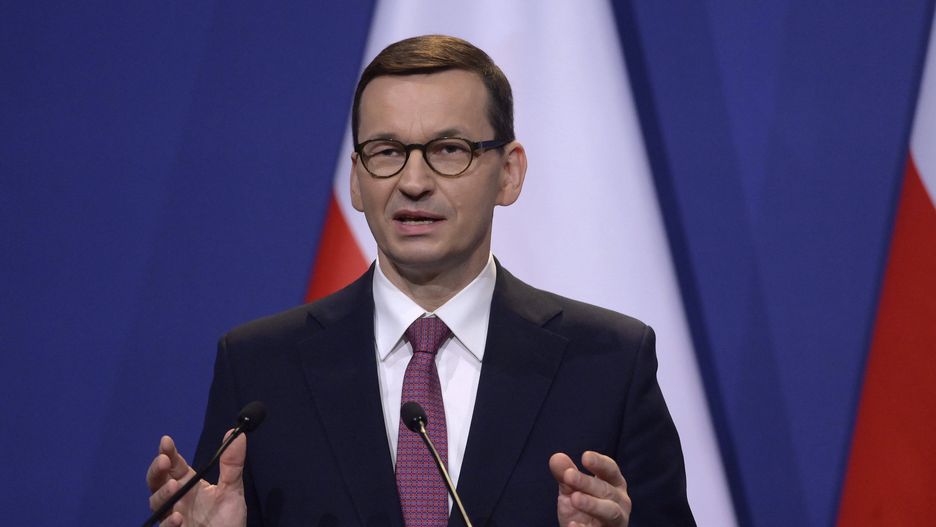 Premier Mateusz Morawiecki składa życzenia Polakom. Apeluje o pozostanie w domach 