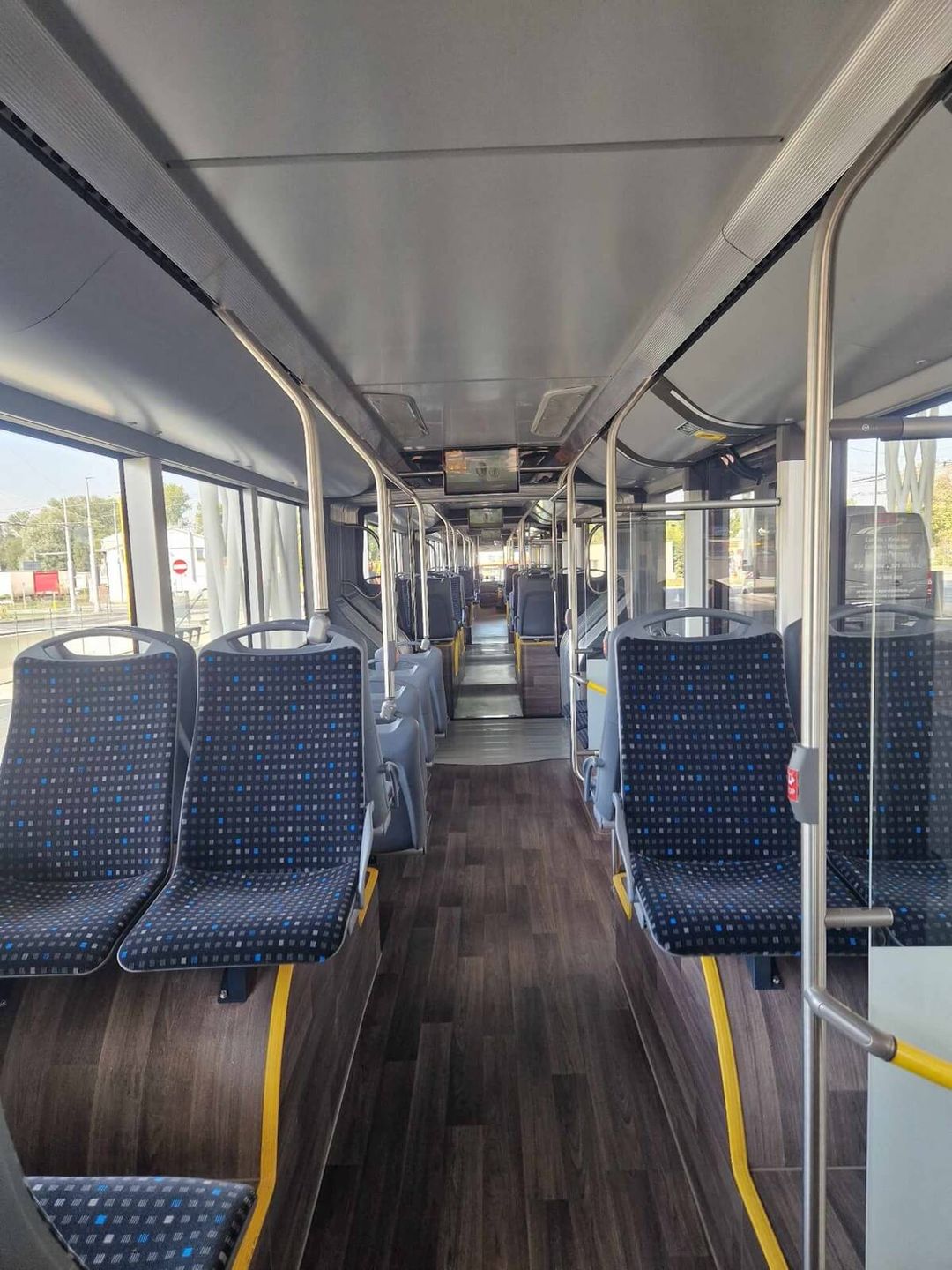 Wnętrze autobusu Solaris Urbino 24 Electric Metrostyle