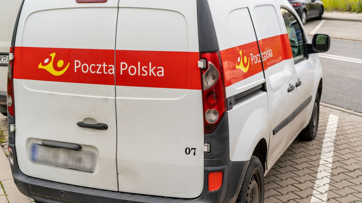 Poczta Polska; listonosz; listy; przesyłki; kurier