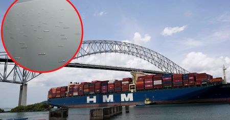 Utknęły. Nagranie z Kanału Panamskiego krąży w sieci