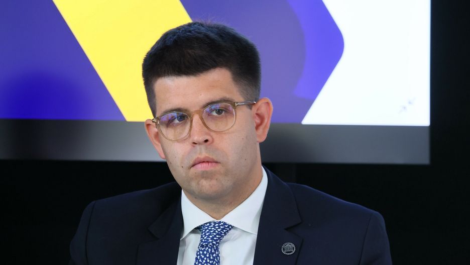 Prezes Naczelnej Izby Lekarskiej o swoich zarobkach. "To jest to pytanie?"