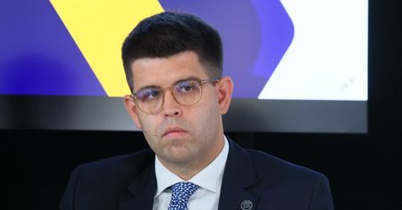 Prezes Naczelnej Izby Lekarskiej o swoich zarobkach. "To jest to pytanie?"