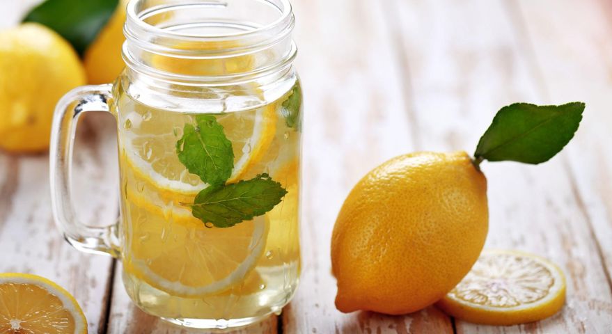 Ciepła woda z cytryną pomoże schudnąć