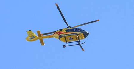 Małe dziecko wypadło z okna w Wałbrzychu. Wezwano LPR