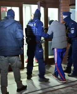 Przeszkadzała mu głośna muzyka. Chwycił za nóż