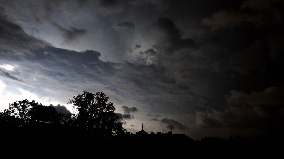 Materiały prasowe / PAP / Darek Delmanowicz / Na zdjęciu: Niebo nocą.