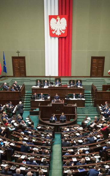 Sondaż. PiS na pierwszym miejscu. Szymon Hołownia wciąż z dobrym wynikiem