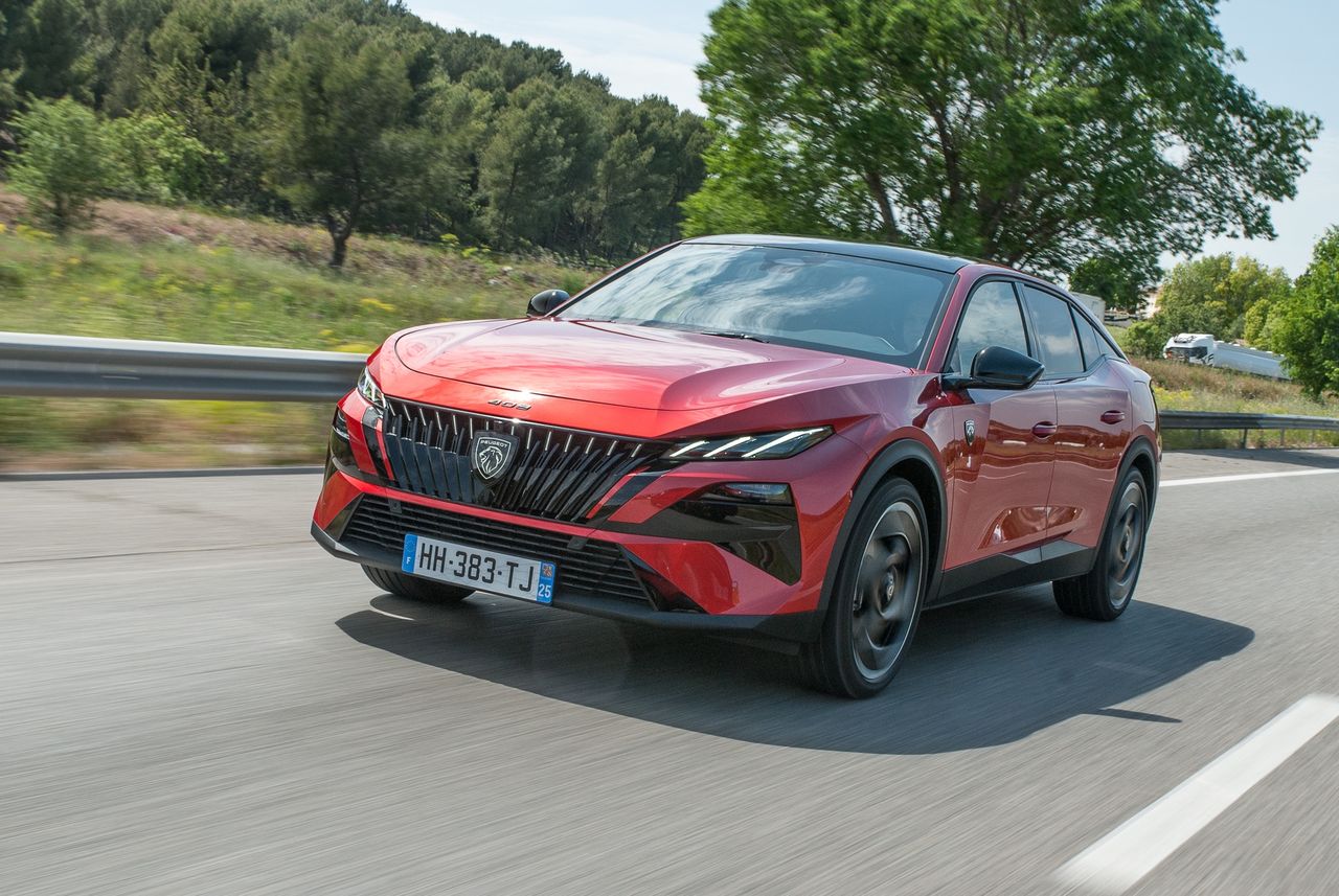 Pierwsza jazda: odświeżony Peugeot 408