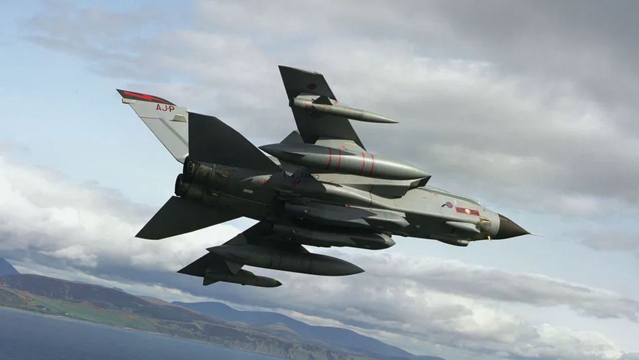 Tornado GR4 with Storm Shadow missiles, illustrative photo