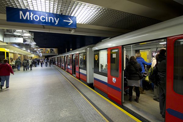 Metro Warszawa. Nieczynne 3 stacje. Poranne utrudnienia na Młocinach