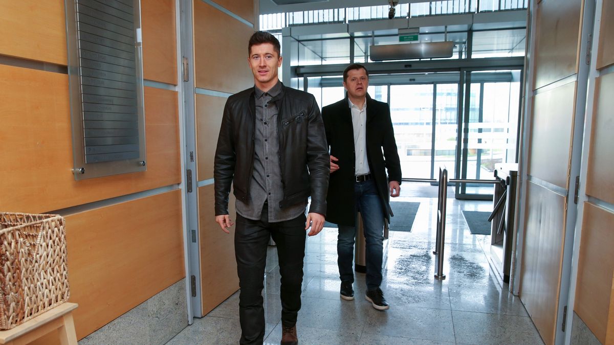 Newspix / Na zdjęciu Cezary Kucharski i Robert Lewandowski