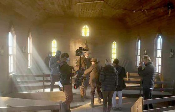 Policja: Niechlujstwo na planie filmu, na którym zginęła operatorka Halyna Hutchins