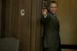 ''Skyfall'': M każe strzelać do Bonda