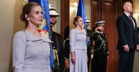 Marta Nawrocka bryluje w szarym zestawie u boku męża podczas wizyty na Filipinach (FOTO)