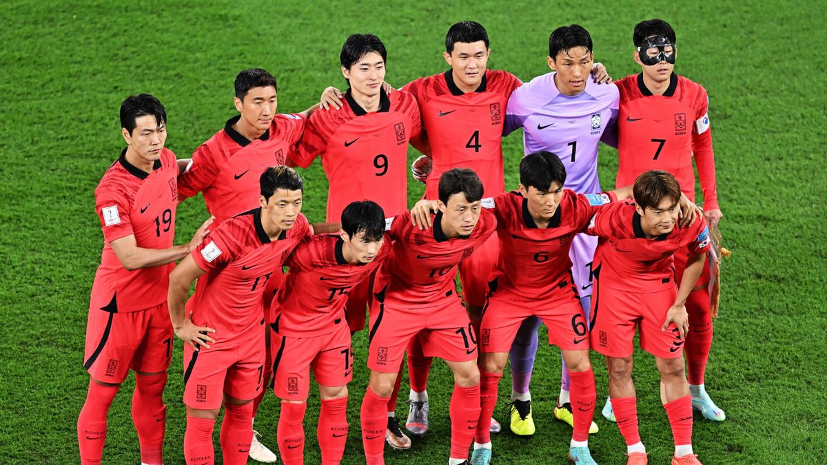 Zdjęcie okładkowe artykułu: PAP/EPA / Noushad Thekkayil / Na zdjęciu: piłkarze reprezentacji Korei Południowej