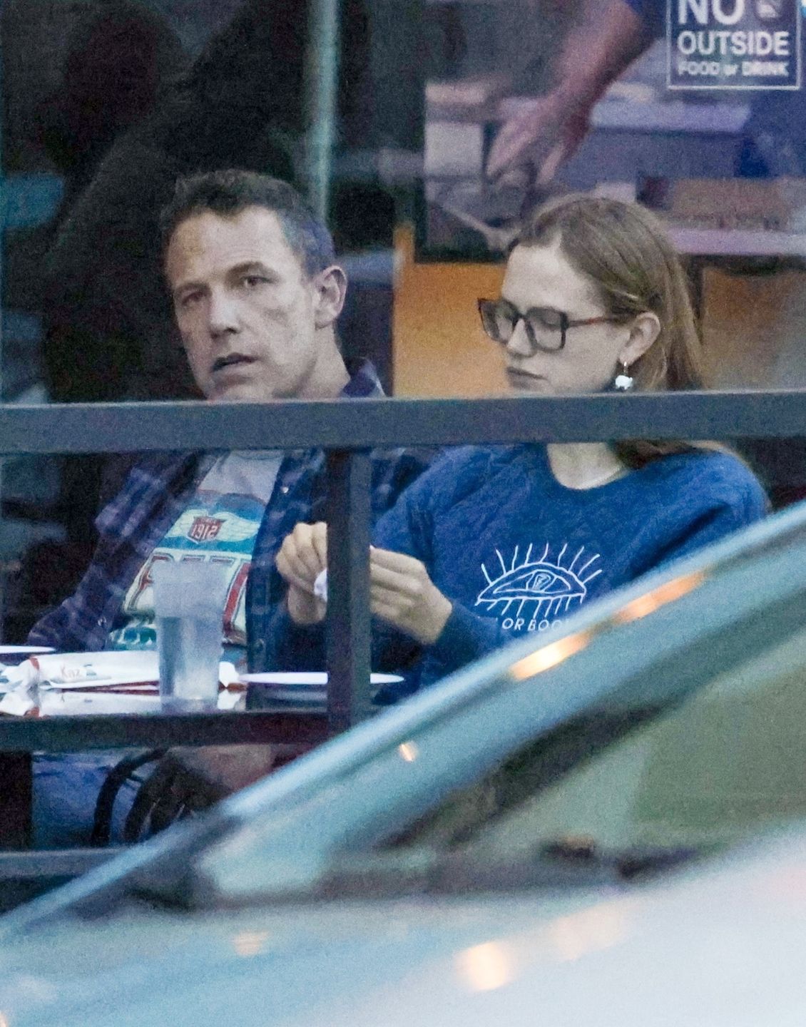  Ben Affleck z córkami na kolacji
