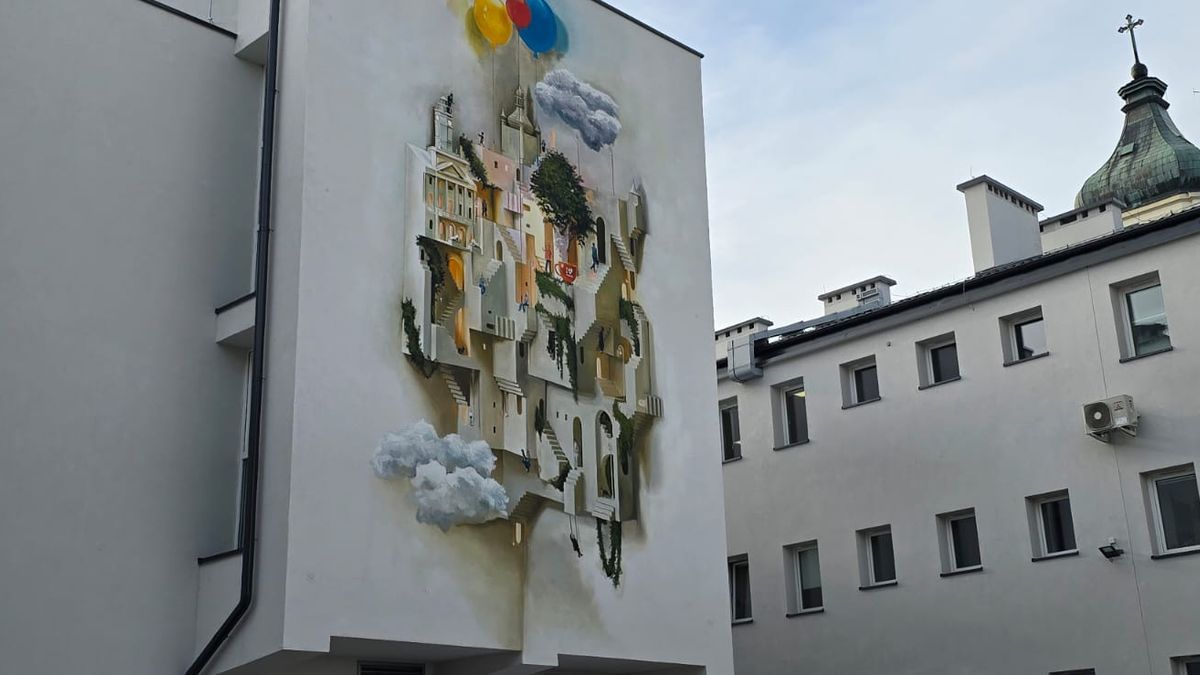 Mural na ścianie płockiego ratusza 
