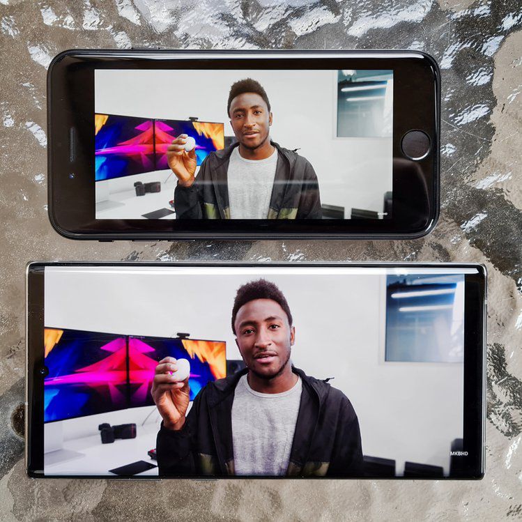 iPhone SE odniósł niemały sukces, mimo że ważna dla Apple'a grupa klientów ma go w nosie 2