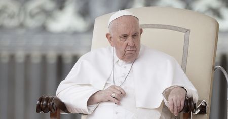 Papieża przywiozła karetka. Watykan odwołuje wszystkie audiencje
