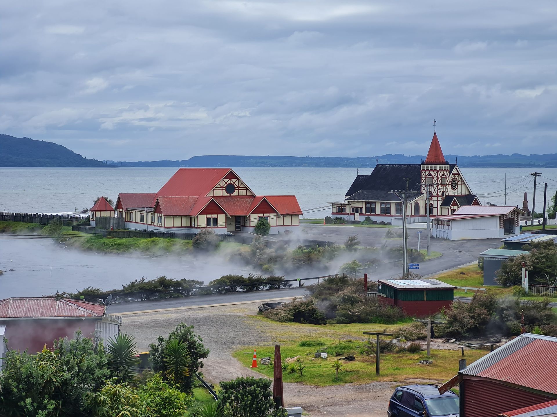W Rotorua można obejrzeć na żywo "cuda" geotermalne, gejzery i sanktuarium ptaka kiwi