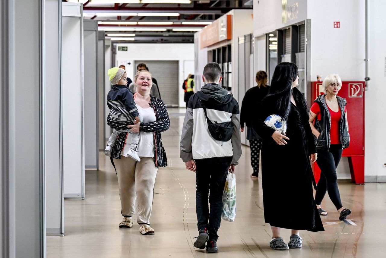 Centrum pomocowe dla uchodźców z Ukrainy na lotnisku Tegel w Berlinie