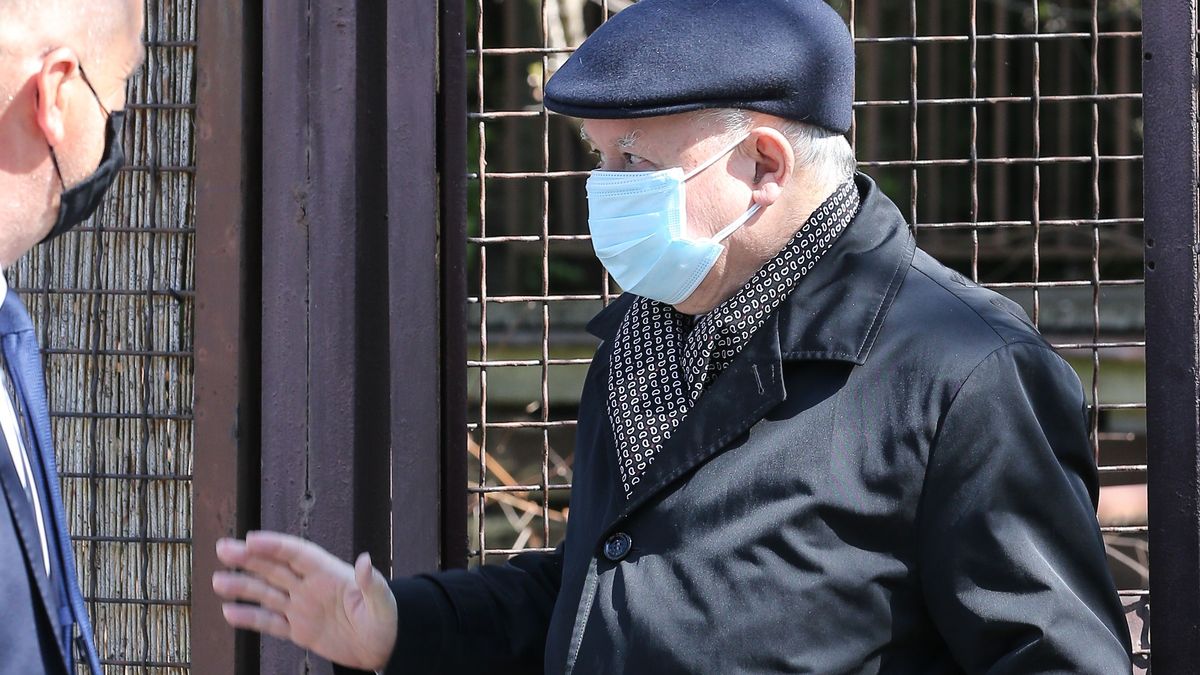 Jarosław Kaczyński w maseczce