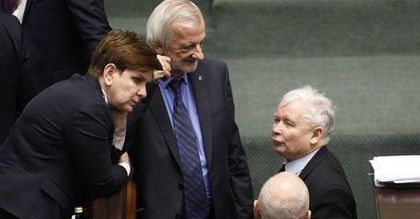 Złoty najsłabszą walutą świata. Spekulanci wykorzystują zamieszanie polityczne