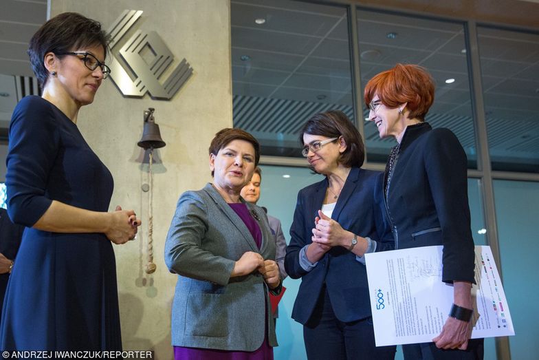 Na zdjęciu od lewej: prezes GPW Malgorzata Zaleska, premier Beata Szydło, minister cyfryzacji Anna Streżyńska i minister rodziny , pracy i polityki społecznej Elzbieta Rafalska.