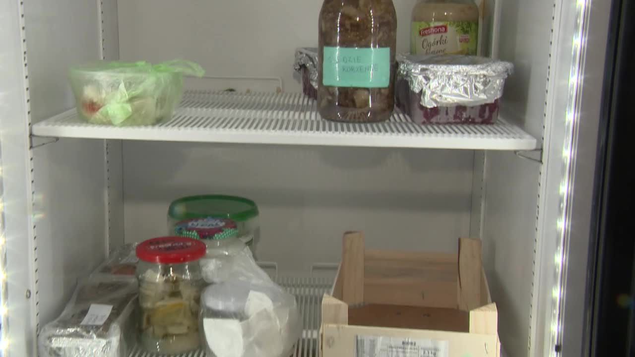 Zamiast wyrzucać jedzenie po świętach, lepiej oddać je potrzebującym. Powinno być opisane i opatrzone datą przyrządzenia