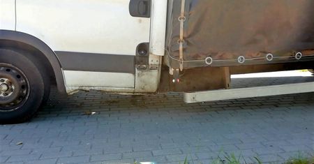 Wiózł tyle cementu, że pękła mu rama. Auto zostało wycofane z ruchu