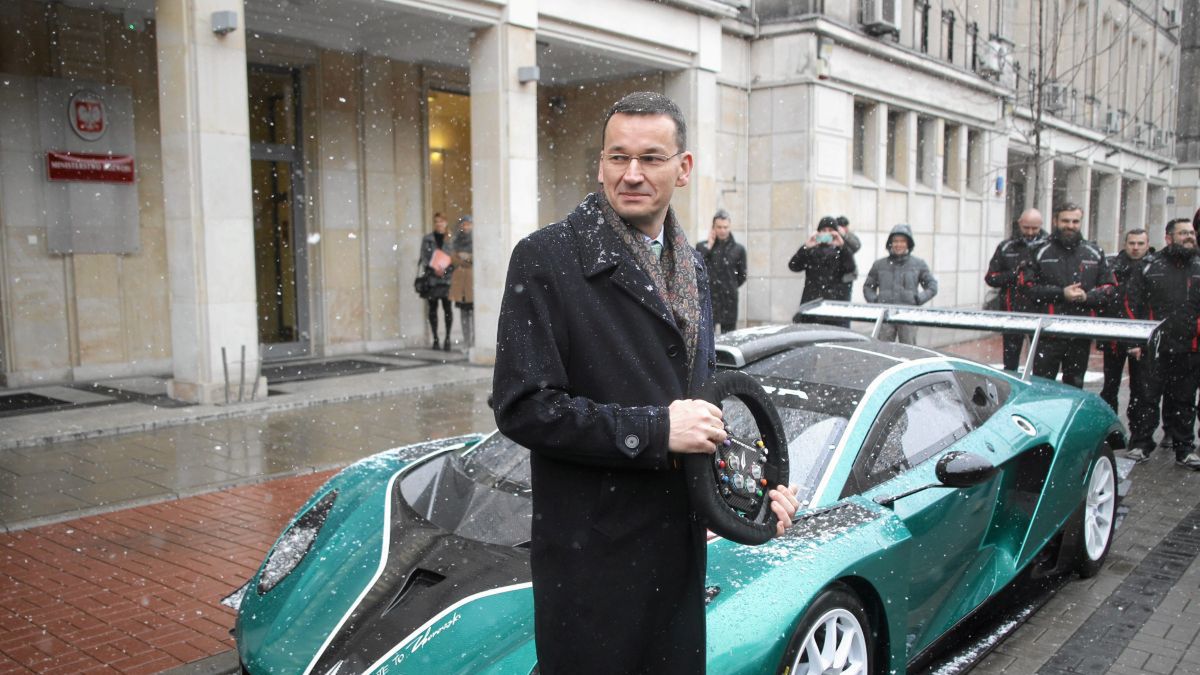 Mateusz Morawiecki promuje elektromobilność od półtora roku