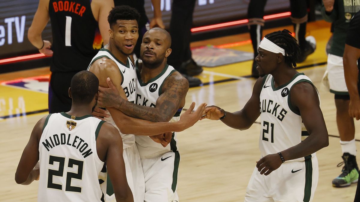 Zdjęcie okładkowe artykułu: PAP/EPA / TANNEN MAURY / Na zdjęciu: koszykarze Milwaukee Bucks